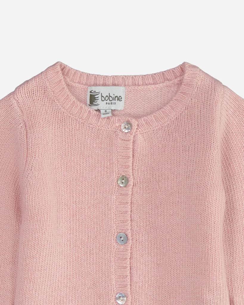 Cardigan bébé en laine et cachemire col rond rose zoom face